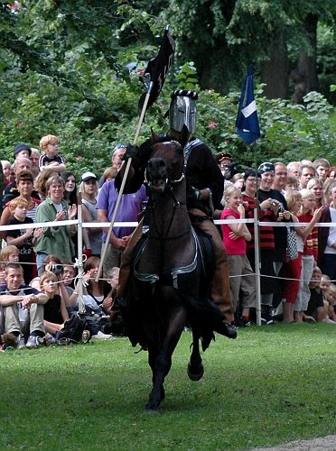 2005_0813 (21).JPG - Presentation av riddarna